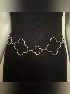 Silver tone clover shaped metal chain belt